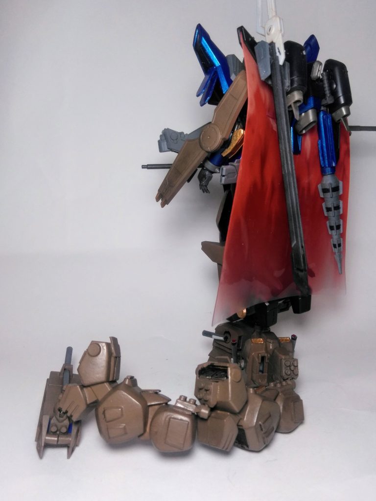 では、機体解説を逝ってみます🧐数ある機甲兵の内、最初にマーダルによって発見された下半身が蛇型形状の機甲兵。普段は“邪神兵の館”に安置されて使用されることはない。悪しき波動でハイを凶行へと導き己の操者として得るが、鉄巨神との対決で敗れる。