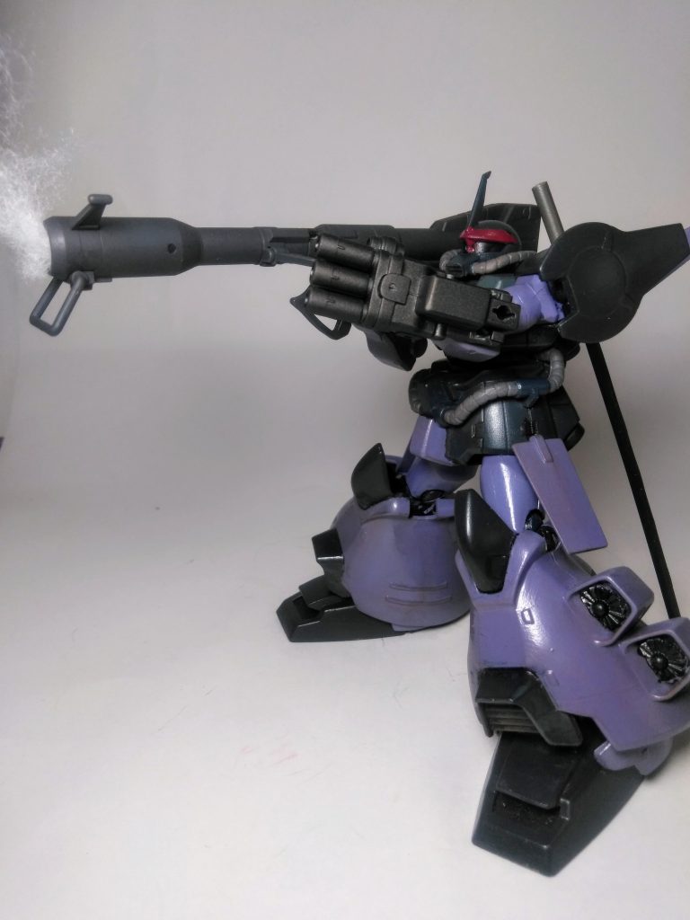 ソンナ感じに 『MS-07H8e  グフ 高機動試験タイプ』 🧐グフ フライト タイプ なのに飛びません  🤣🤣🤣     『パッポォーーンッッ❗❗』って 発射音が堪らなく好き 😍💖ジャイアント・バズですね 😁しかしオモロイ効果音 😝