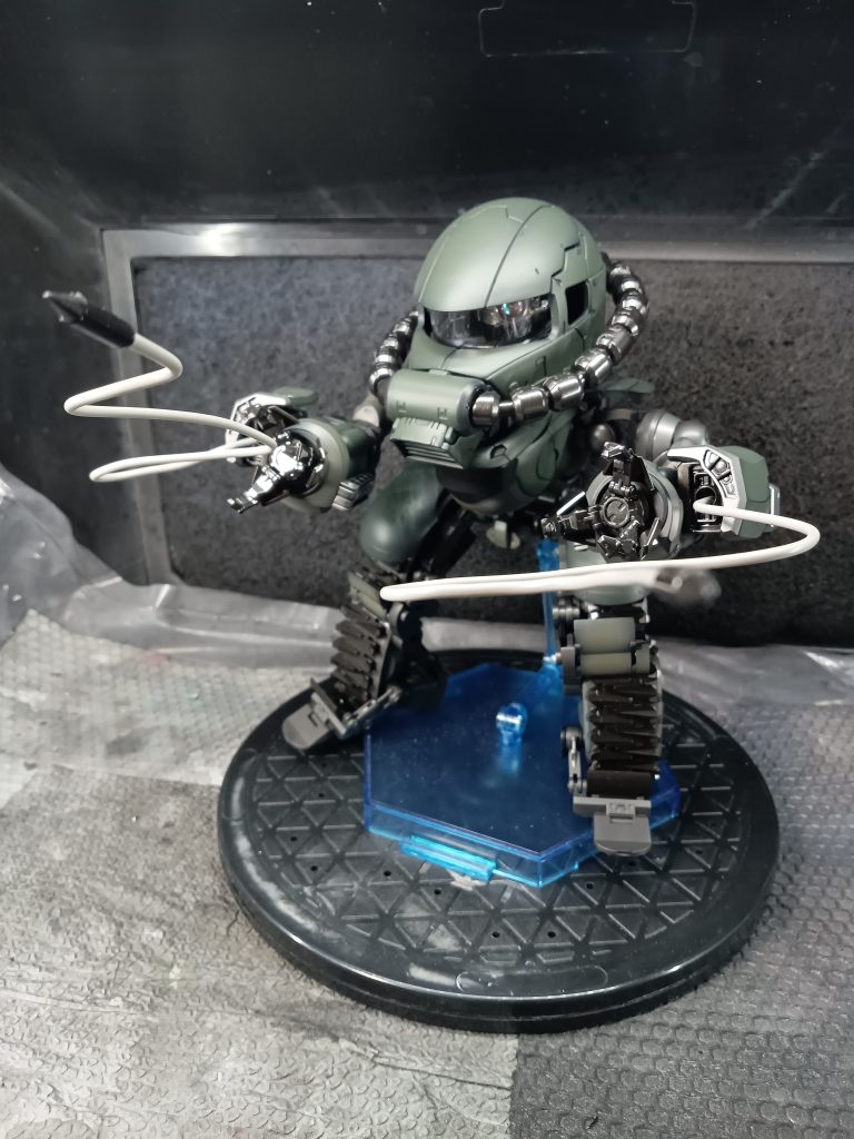 この機体の唯一の射出型兵装の有線式徹甲弾です敵機の装甲を貫通後　爆破するかは任意で操作可能となります　ただし射程は長くありません