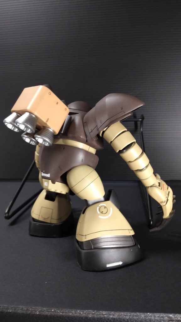 バックパックも貼り合わせて２倍サイズとなっています。取付方法を考えずに作成したのでネオジム磁石で簡単取付の結果、着脱可能となりました。