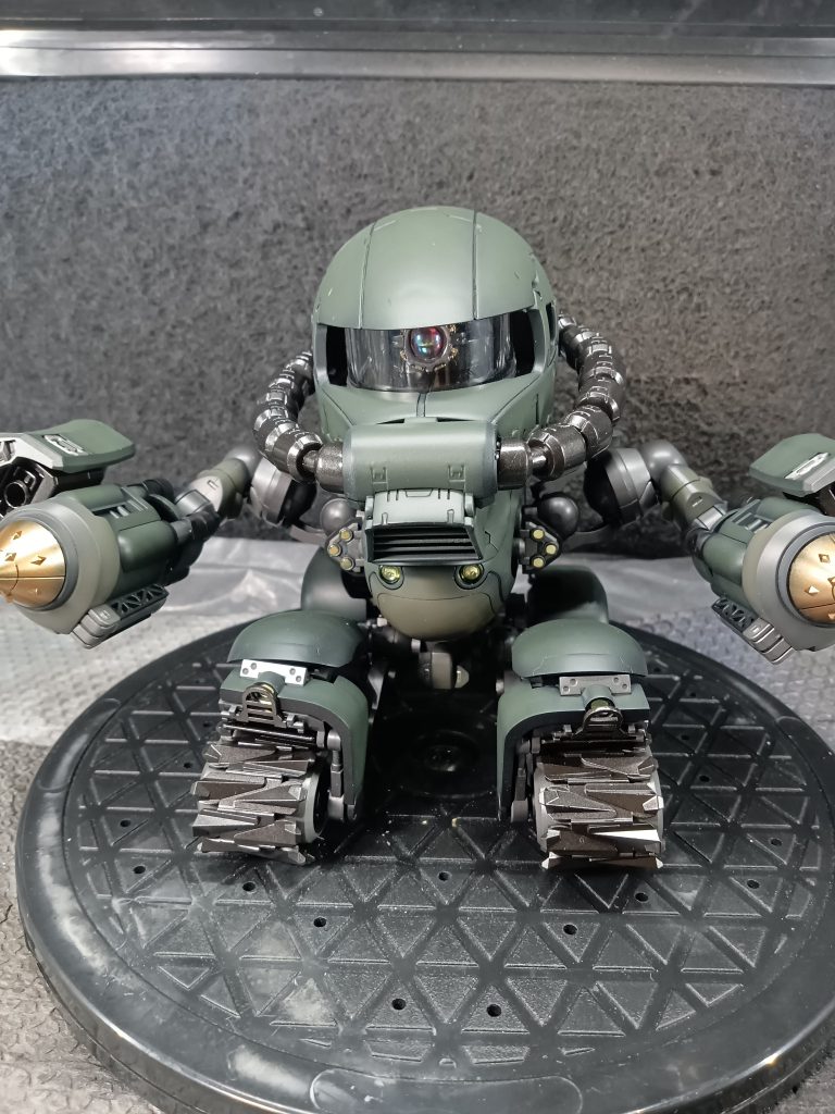 定点射撃型のタンクではなく　悪路の素早い移動を考えたタンクです