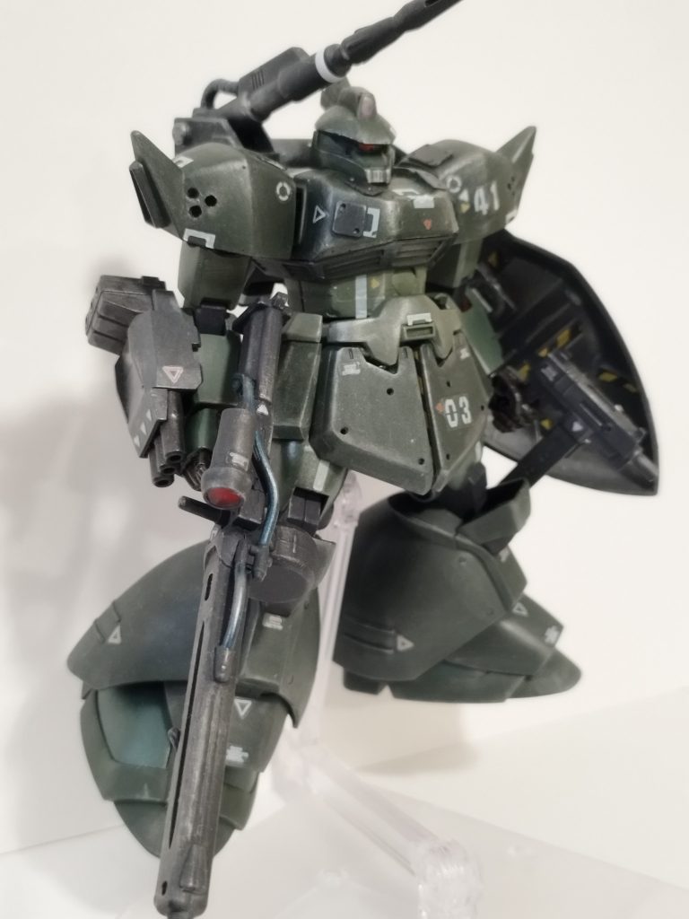 塗装は筆、ジオン残党カラーです。量産カラーなのにこのボス感卍リック・ドムⅡの下半身のおかげでシルエットに重みが増します!!