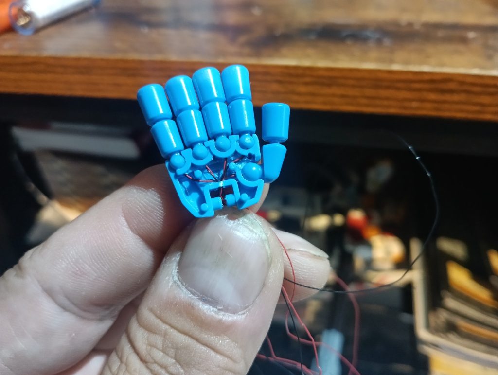 フィンガーバルカンの配線状況。手持ちの最小LEDを使ってます👍