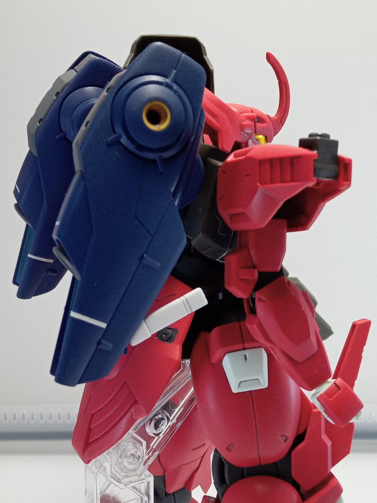 フライトユニットにはエアリアルのビームサーベル装備しています隠し武器として使用かな?