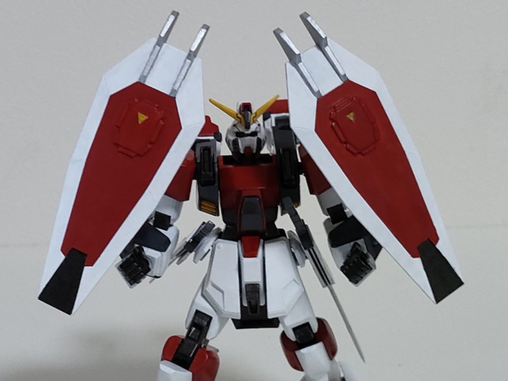 ゲシュマイディッヒ・パンツァーによる防御体制。急接近してからの近接戦闘を主体とするため操縦が困難なものになったが、ザフトからのエースが搭乗することで解決したようだ。ダリルバルデを参考に考えました。