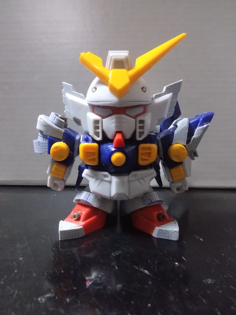 実は加工で一番苦労したのが右肩。なかなか形や大きさが決まらず、微調整や作り直しをしながらこの形にしました。