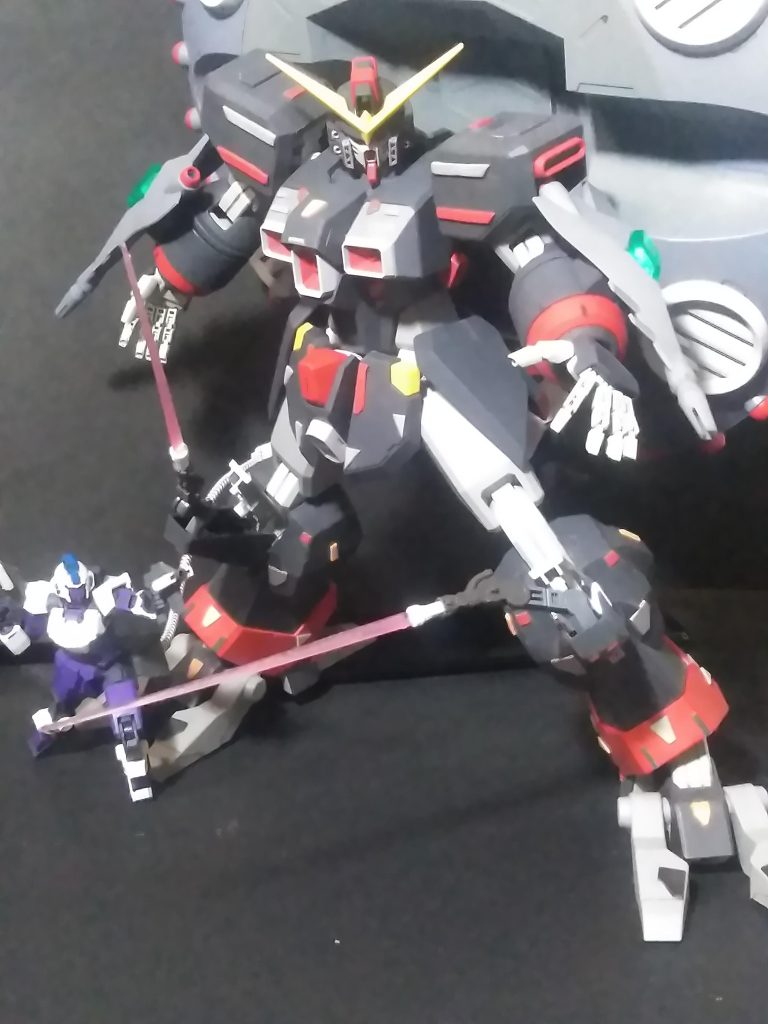 それでは今回も蛇足作業をヤッてみますか😁まずは一つ目 😚何時も懐に入られての撃墜だから近接防御兵装としてSEED世界では当たり前 👍「足サーベル」を実装です 😤💨