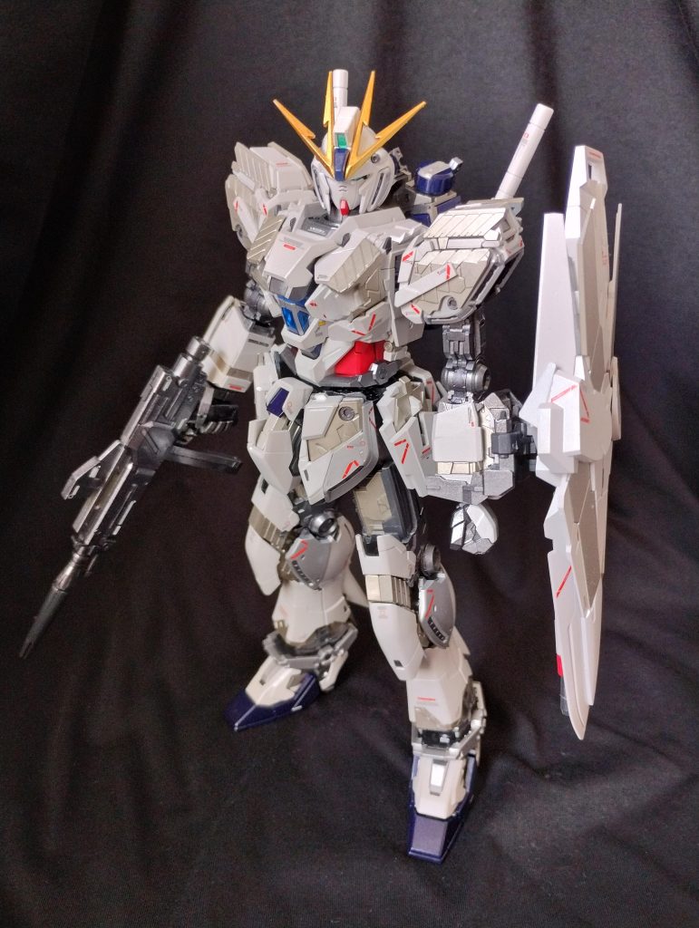 C装備未発光。サイコフレームがグレーなのは、なんとなく気に食わなかったのでチタンシルバーを吹きました。うん、硬そう。