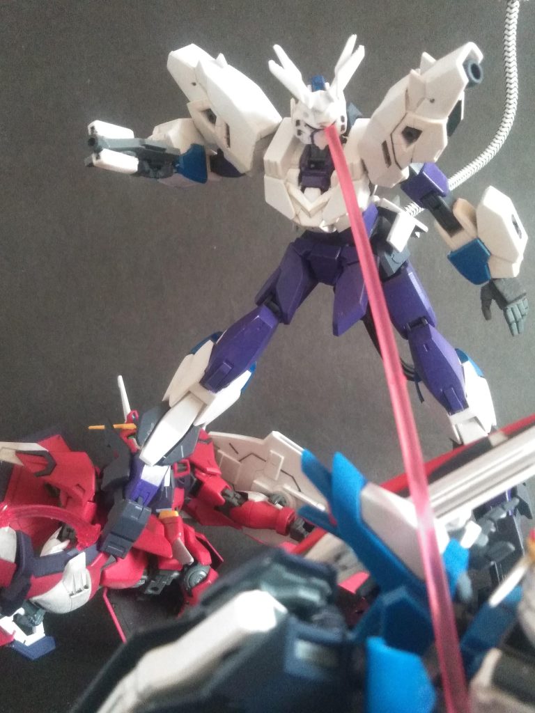 パワーアップをするとカメラアイの付近よりビームを発射する事が出来る様に成りました 👀 😁 🧠『暗黒眼力光線(ダークネス アイ ビーム)』・・・両目から放つ赤い光線状のエネルギー波。※画像は判り易く片目で逝きます 😏