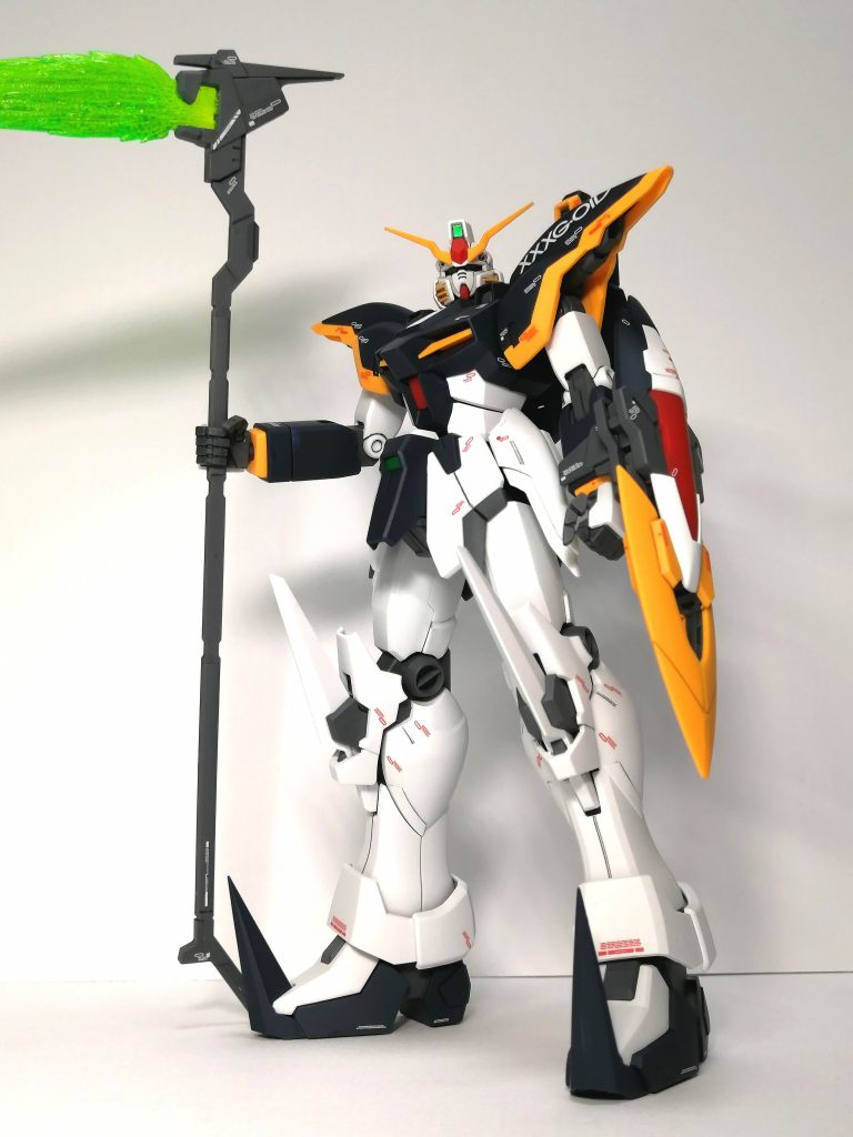 下からのアングル。この機体、足が長いですね。MGのユニコーンガンダムもかなり長いですが。