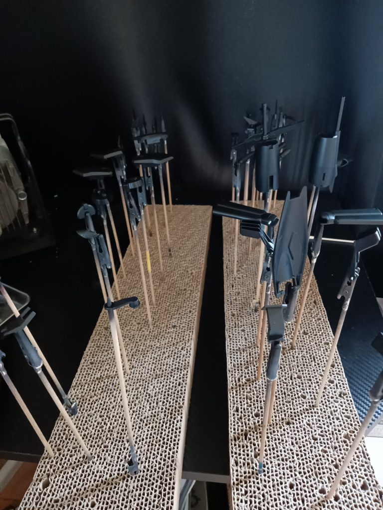 下地はガイアのエヴォ黒を使用しました今回はほんの少しだけスジ彫りしました🤭　少しずつ彫る練習しますw当方にもっと技術があれば　もっと良いかたちになったと思います　これからも技術を磨いて思い描いた物をかたちにしていけたらと思います!閲覧頂き誠にありがとうございましたまたなんか作りますので　お時間とお暇があれば見てやってください😊ありがとうございました! 