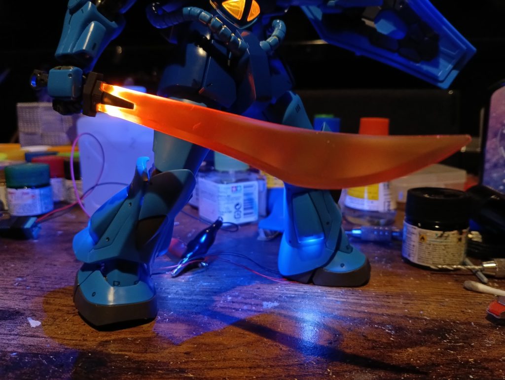 第二目標はヒートサーベルにもLEDを入れること☝️両方ともうまくいきました👍