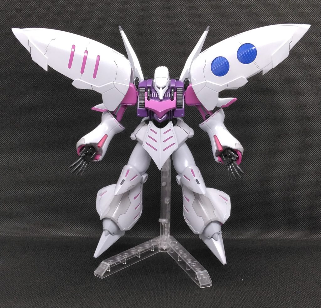 今回はあえてデカールをいっさい使わず仕上げてみました基本形状は変えず、バインダーをシャープする為にプラ板でディテールを変更胸部にハッチ部分を追加脱出ポッドとしてランチャーになればと妄想して😁