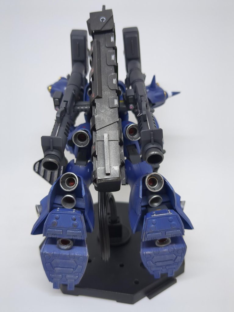 低空移動時の背面から。装甲追加の重量を補うためにバーニアを追加。追加の過程で脹脛部分を拡張しました。閲覧ありがとうございますm(_ _)m