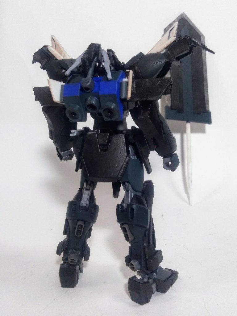 元のキットは「HGCE インフィニット ジャスティス ガンダム」  😋最近発売の「隠者弐式」が購入出来ないモヤモヤとした気分を抱えながらの実行です 😔💨