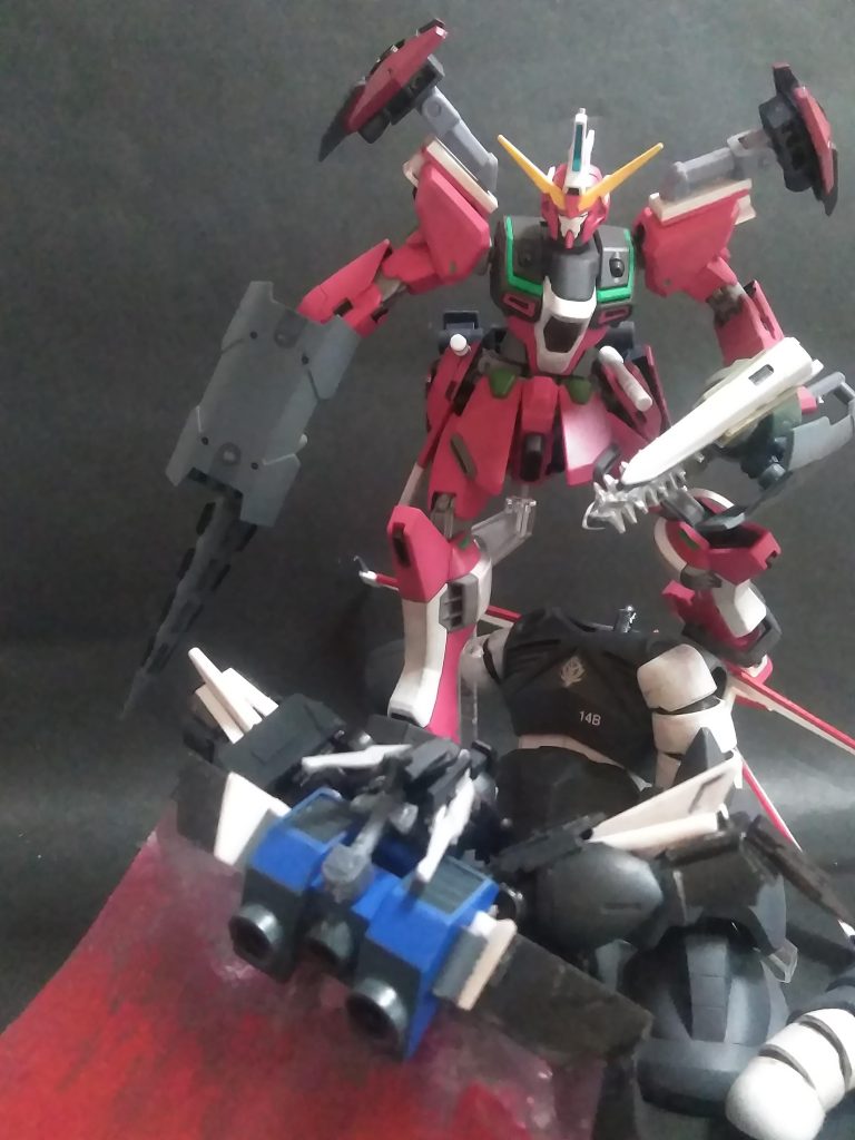 以前に投稿のこの子 😁折角の「SEEDコン」なのに「インフィニット ジャスティス ガンダム 弐式」がチッとも購入出来ないので過去作を弄る事に致しました 😩💨 ピンチ😵💦 「ズゴックさん」より脱皮する! の図 😝