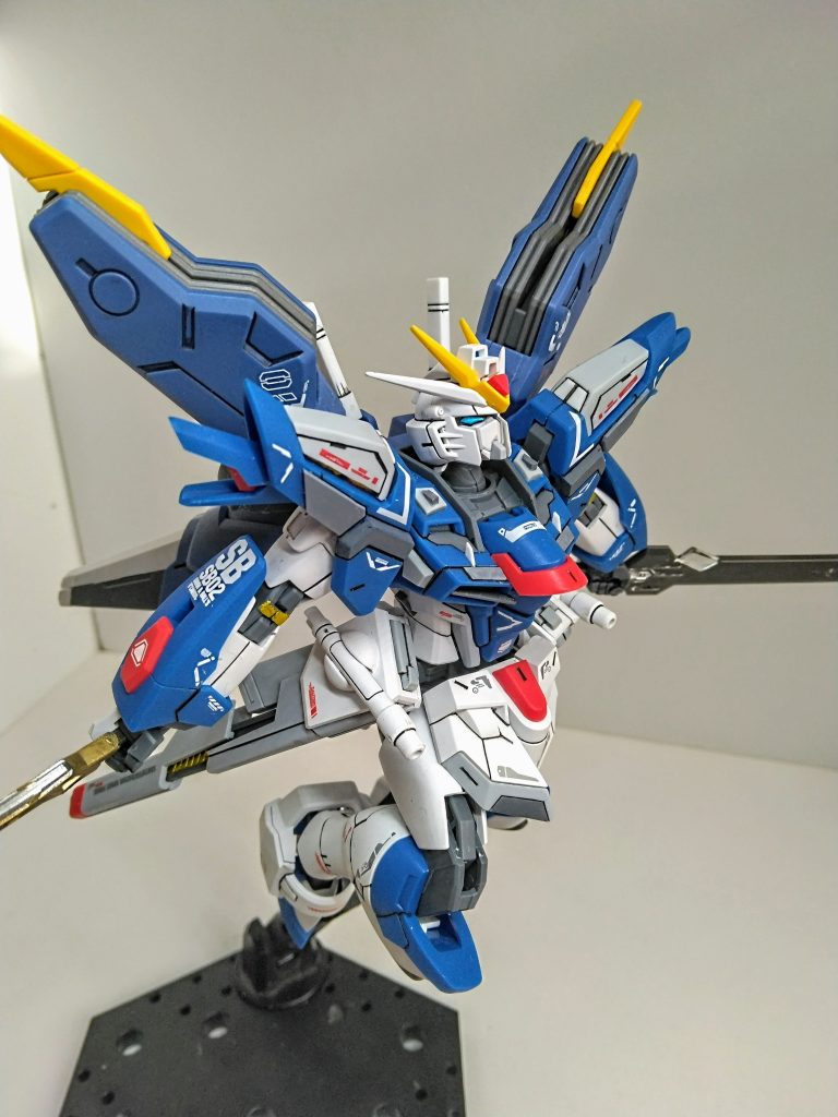 可動域は広いしアクションポーズがとりやすいです!!!しいていうなら膝の関節をもう少し曲がったら良かったですね。それ以外は完璧!!!