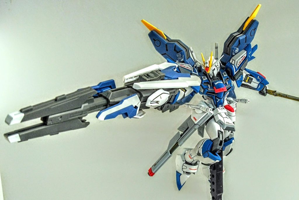 全体像はこんな感じで長くて重いので右腕の関節の寿命をゴリゴリ削られました。というかガンマ線を出すというライフル(脳内設定)こんなものあったらすぐ滅びそう…