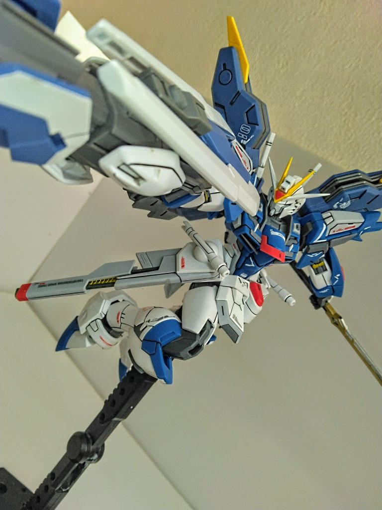 そしていよいよ登場ライフルとビットがあるとなると必ずこれもある!!!!どてかい兵器その名もガンマ線バスターランチャー略してｶﾞﾝﾊﾞｽﾀｰ↑が登場だぁ!!どこぞの愛と勇気と気合い解決する熱血ロボットアクションアニメのロボット同じですが気にしない気にしない！！！