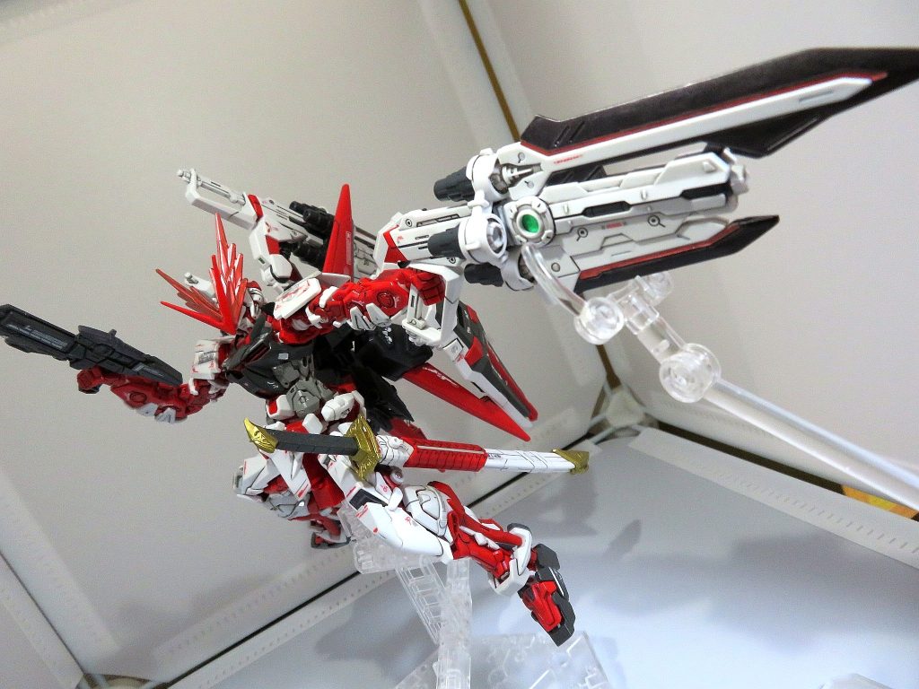 肩関節が既に緩んでしまっているので、別に支柱を用意しないとカレトヴルッフを構えることができません…。