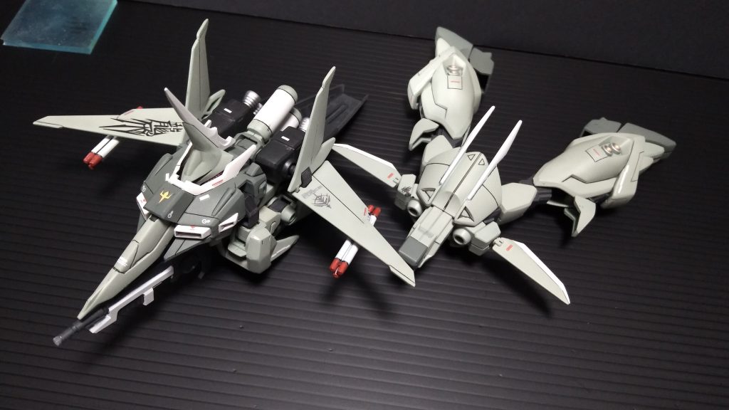 バウアタッカーとバウナッターへの変形も可能です。HGUCの初期キットとなりますがスタイルも良く、変形、分離機構は良く出来ていました。