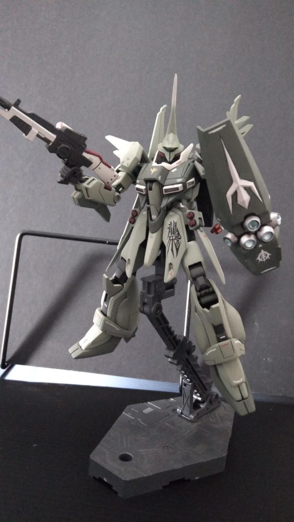 キット箱絵は仁王立ちだったので適当なポーズで撮影。取説が無い状態でしたがパーツ点数も少なく何となく再組立も出来ました。