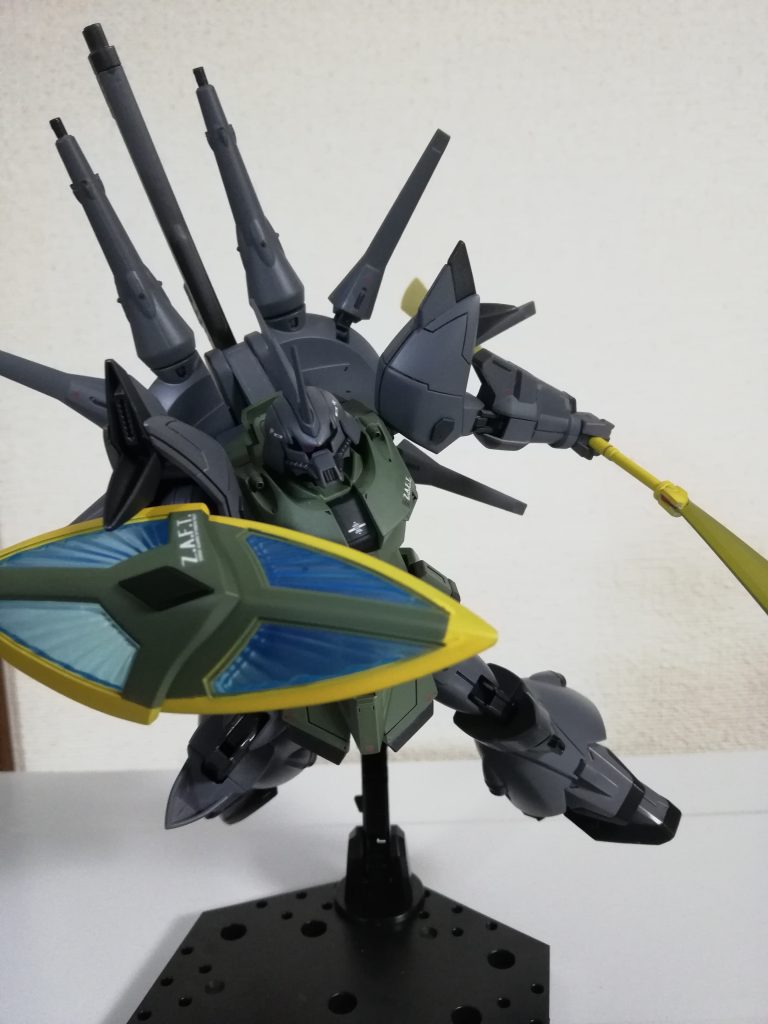 ビームナギナタは銀色噴いた後にクリアイエローで塗装