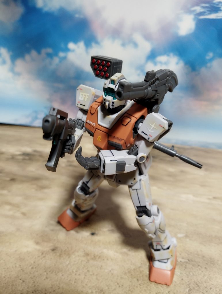 こちらは、ミサイルポッドとGM・キャノンを構えたところです。