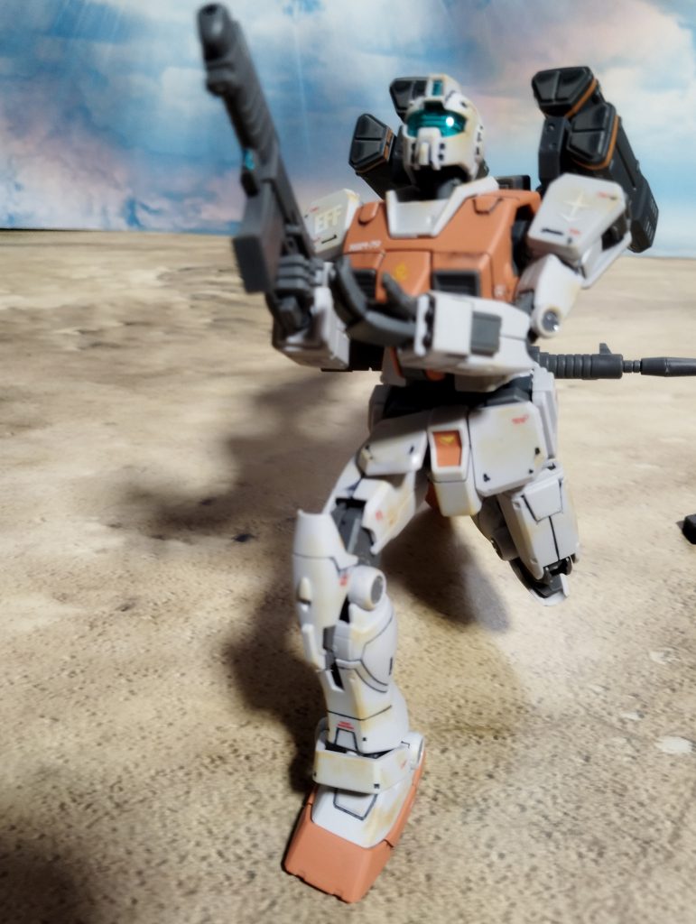 モロッコ戦線タイプに別のGMのミサイルランチャーをつけて、上空からの敵に向かって狙っている感じです。