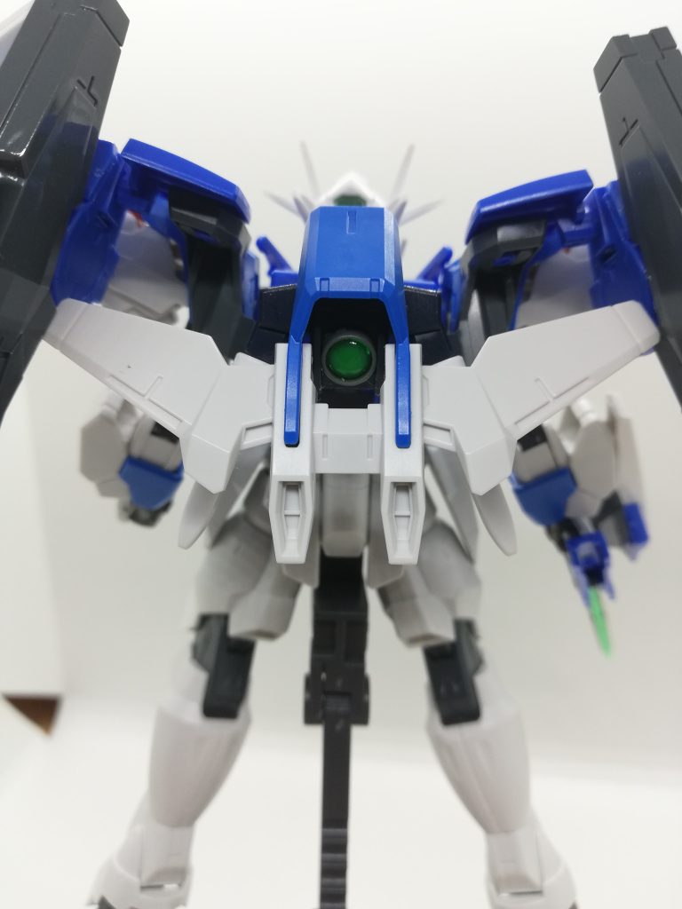 クリスタルパーツで新型のGNドライブを再現。真ん中に設置したのはクアンタからアイデアをもらいました。