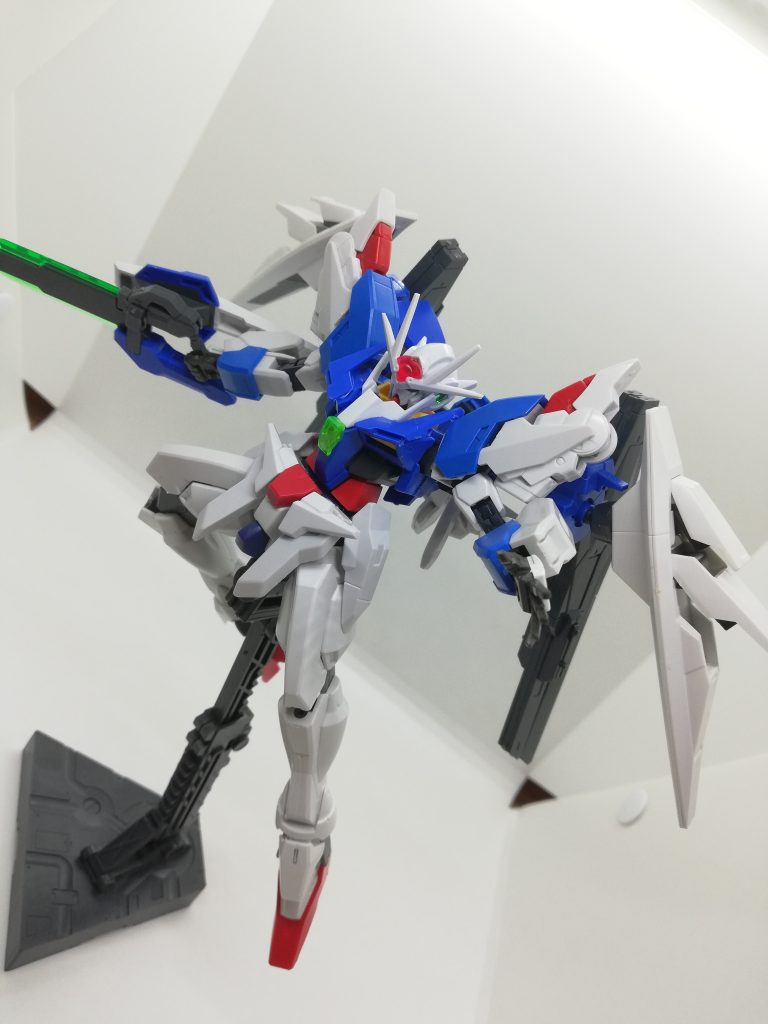 メイン武装はダブルオーライザーの時と同じでGNソード3の発展型を採用している。