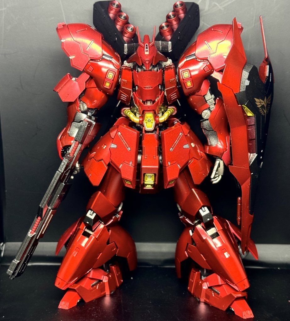 全体的にこれだけマッシブなのにどこかスマートさすら感じるというか、ゴテゴテしてないのもいいんですよね。無駄がない。いやもしかしたらただの色目かもしれませんけどね。