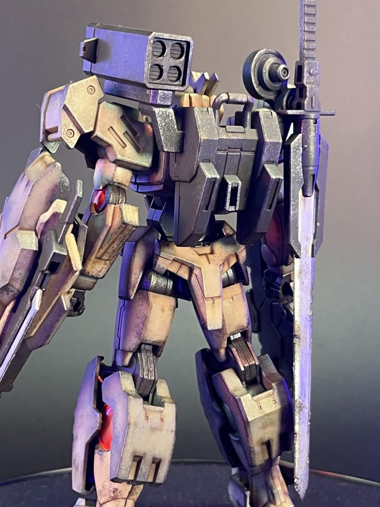 背面もカッコいい!GNコンデンサーの内側に蛍光塗料でボワっと光る様にもしました٩( 'ω' )و 【サクッと解説』HGガンダムダブルオーコマンドクアンタデザートタイプは、ウェザリング用のキット!?がっつり汚してミリタリー感マシマシで仕上げる! https://youtu.be/auG7Bpngz2sYouTubeで製作動画もあげていますので、拙い作品ではございますが、観ていただければ嬉しい限りですm(._.)m 完全に泥臭い男のロマンを叶えてくれたいいキットでした!また作りたい、、、♪(´ε` )