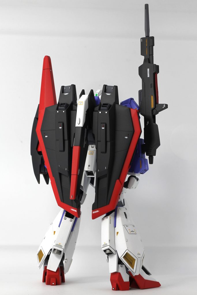 フライングアーマーは、吸入口とスラスターの解像度を高める改造を施しました。