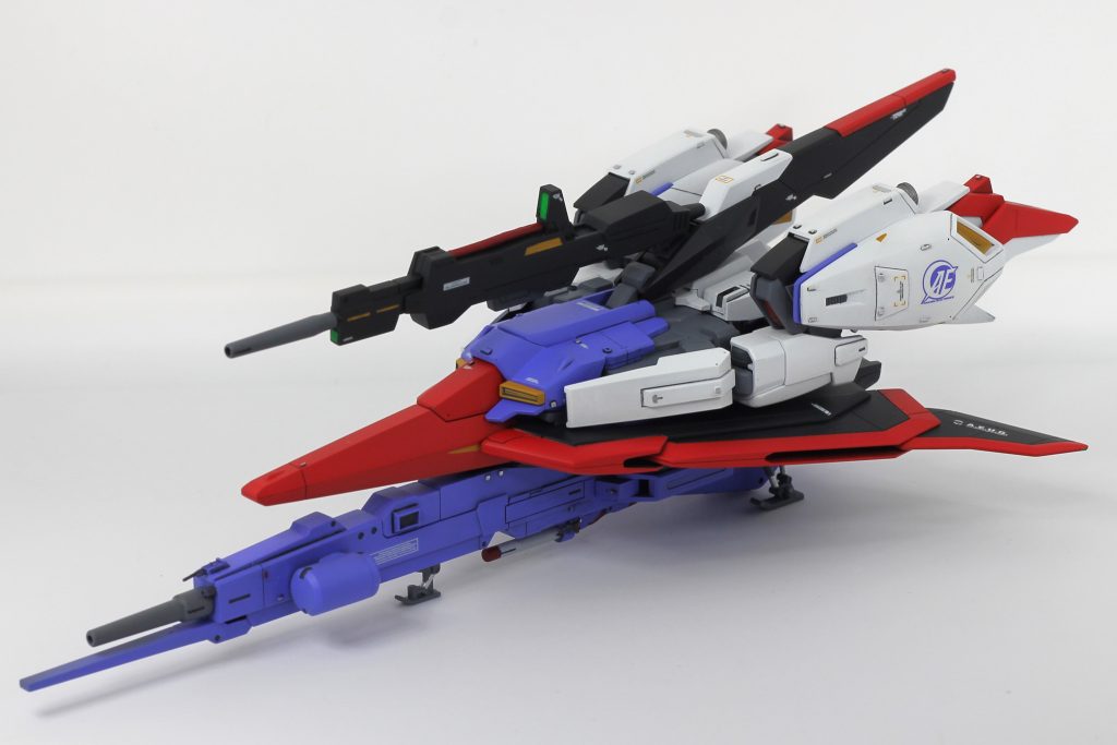 ウェイブライダー足の大きめのデカールはこっちに合わせて貼りました。