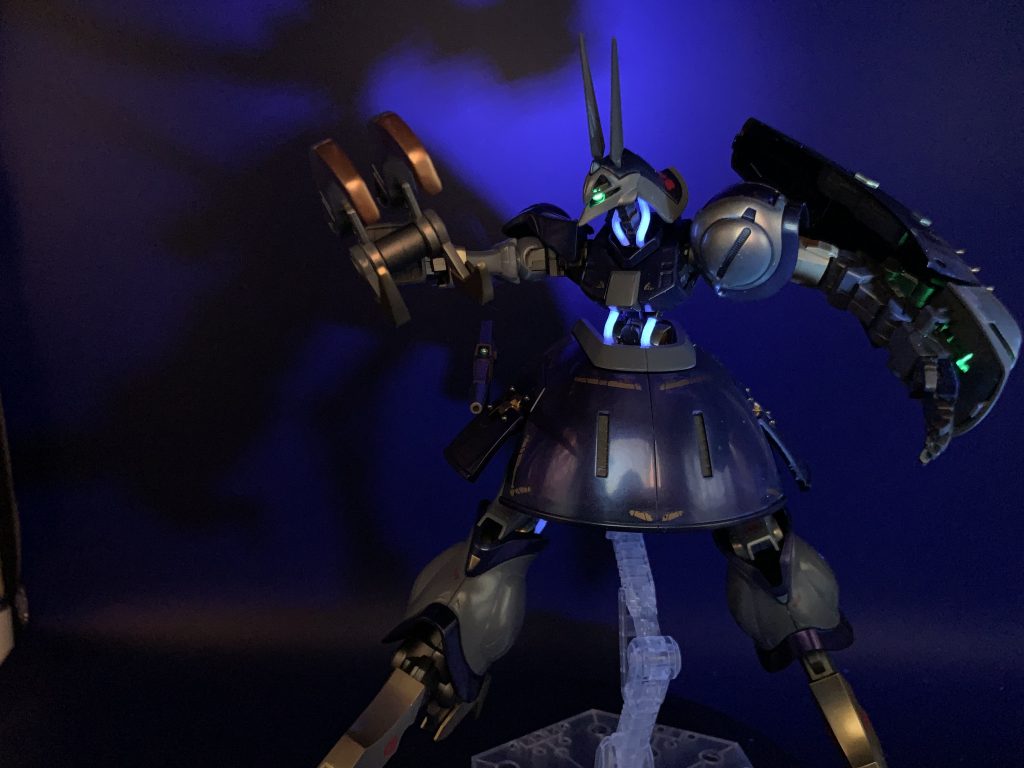 ラバーケーブルは全てメッシュケーブルに入れ替えています。メッシュケーブルはブラックライトで光り輝き、ワンポイントになります。