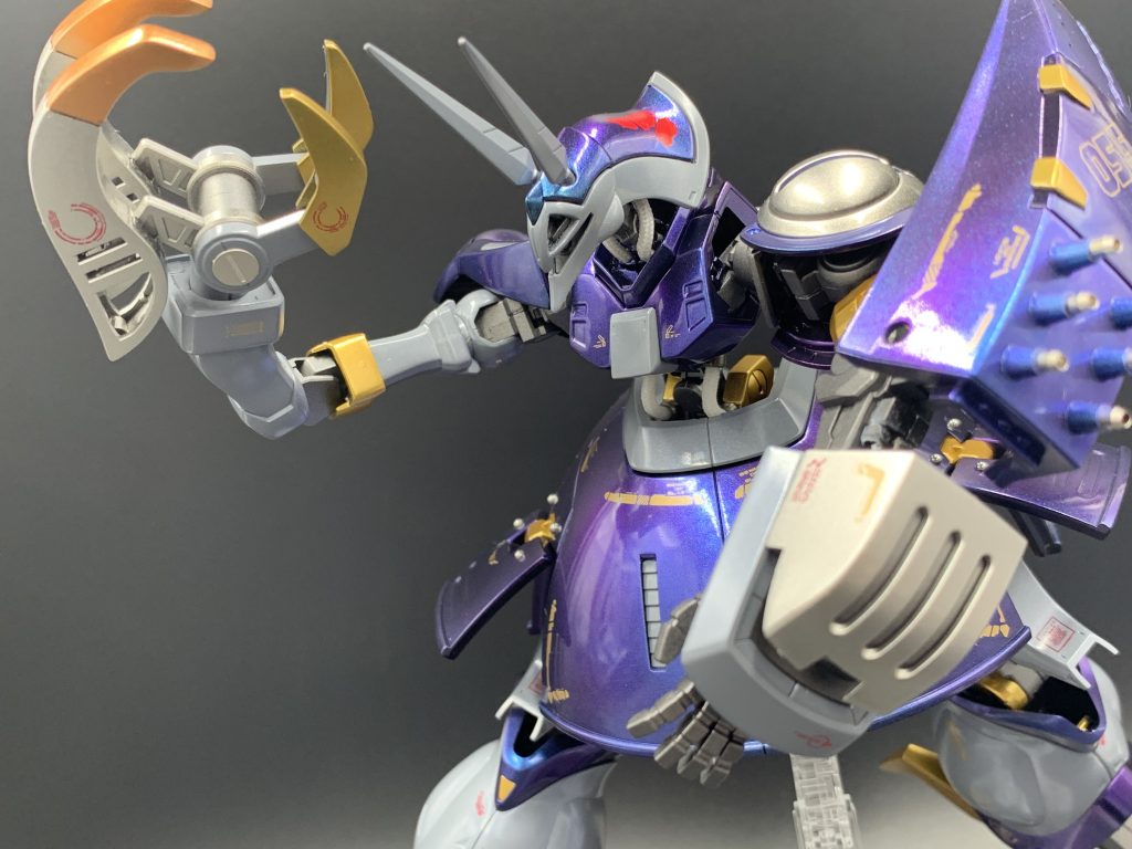 曲面が多いため、キャンディ塗装が映えます。コンパウンドでテカテカになるまで磨き上げています。