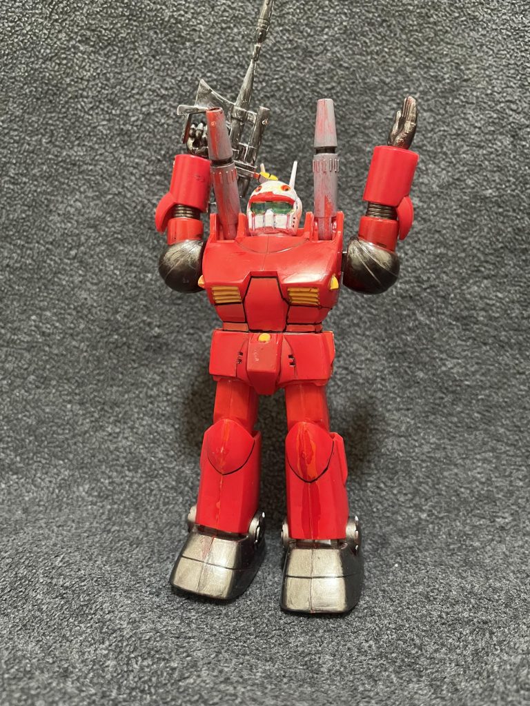 突撃!!言うの忘れていましたがベースキットは旧キット1/144ガンキャノンとなっています!可動範囲は相変わらずヤバメですが、小学校低学年の時はガンプラのことをよく分かっていなかったのでコレで満足?でした…多分