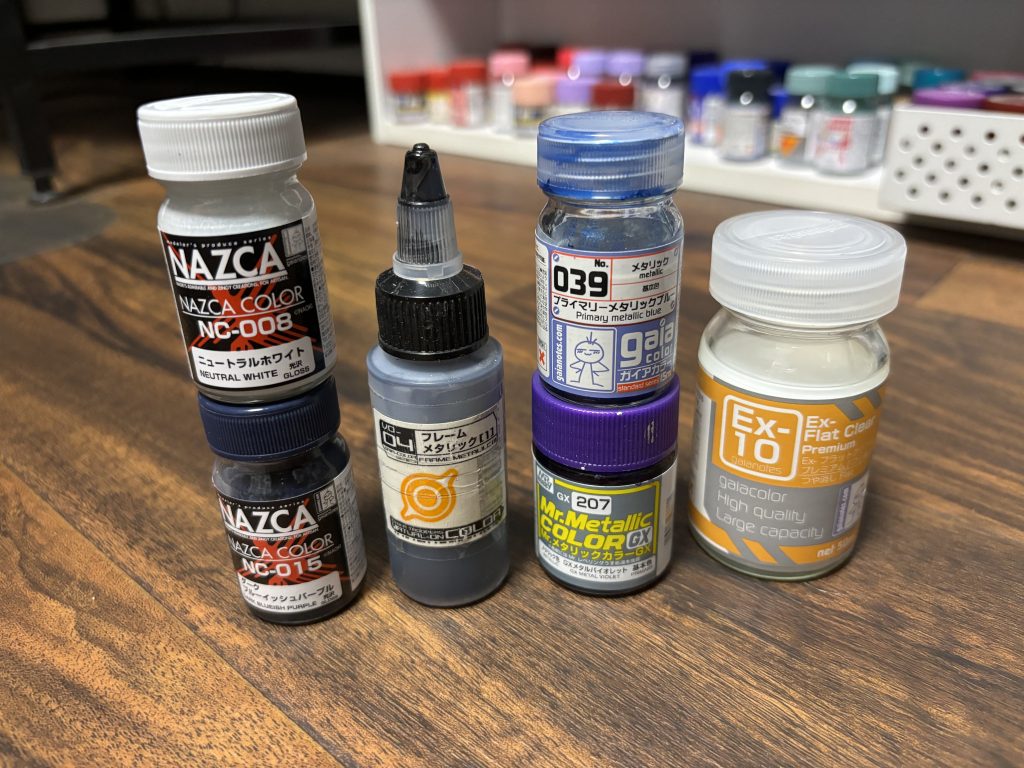 使った塗料たちメインはガイアのダークブルーイッシュパープルとフレームメタリック【1】背中の部分的に塗り分けたメタリックパープルはクレオス