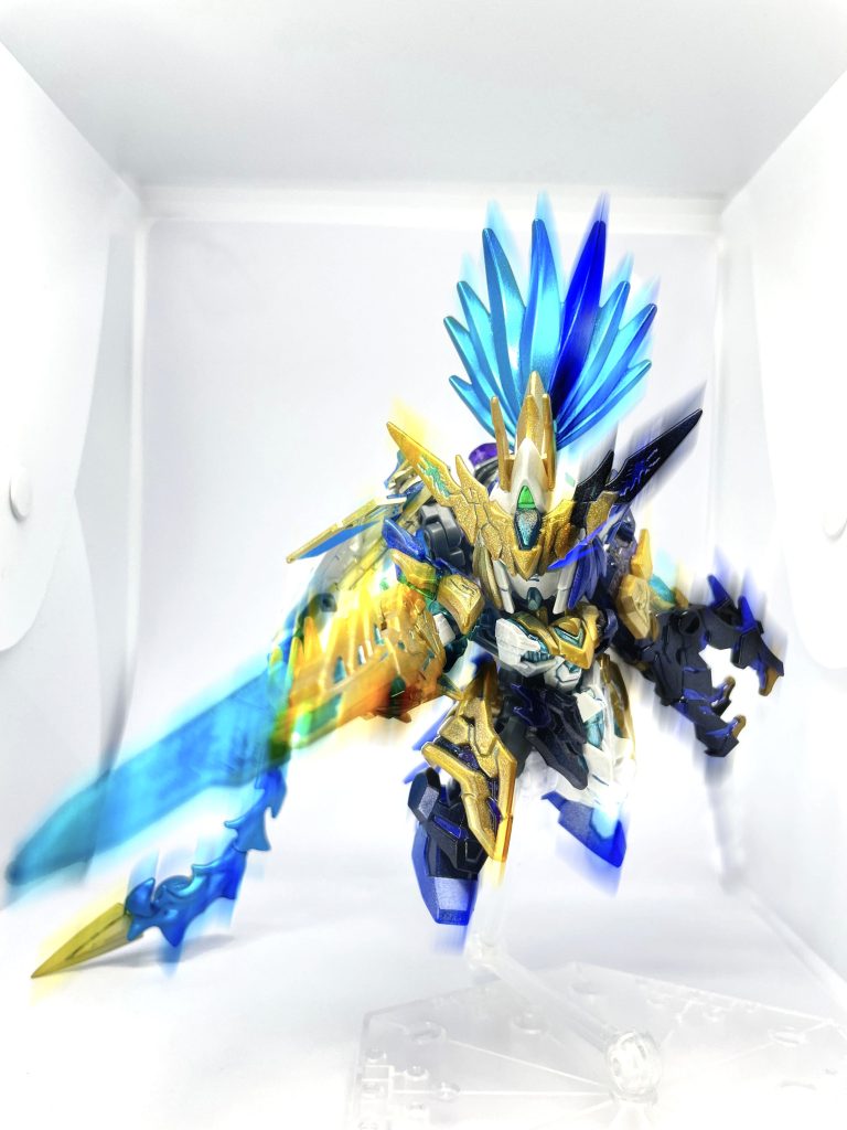 【龍締破刃】全てを断ち切る龍の尾。整形色に水性カラーの青竹色で塗装。仕上げにガンマカのホロカラーを拭いています(画像加工でよくわからない…)