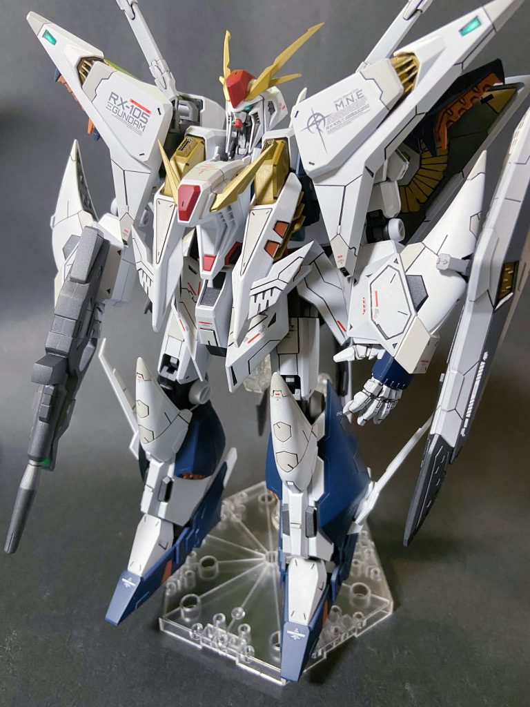 筋彫りを0.2mmと0.5mm使い分けて行いましたが、0.5mmは太すぎたなぁ。。。と反省。加えて膝部分の筋彫りを忘れるというw