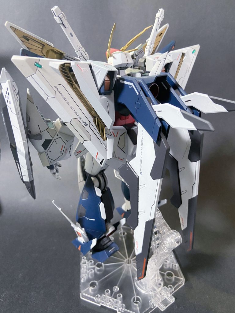 ウイングの塗り分けはグレーだと重たいかと思いましたが、意外とマッチ？