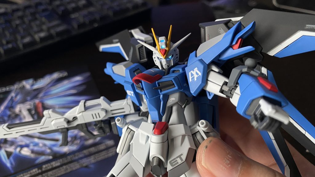 頭部の電飾ですが、Youtubeで見たイタミテックさんの動画を参考に組み込んでみました。動画で紹介されている通りにやって簡単にできたので超おすすめです。 