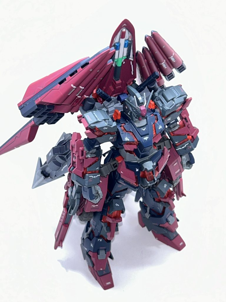 手持ち武器や腕部装備可能なすべての武器類は,腰のクワッドバイクのパーツにマウントすることができます。