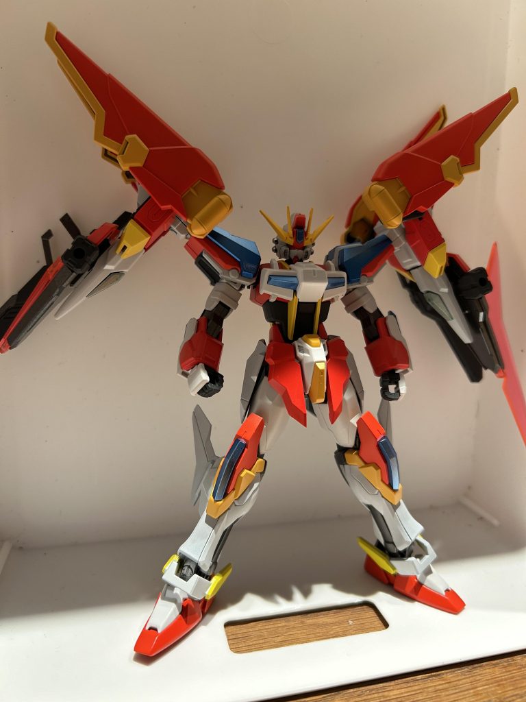 色は塗ってしまいましたが、ビルドストライクEGを二個用意してミキシング。その時に同時に購入して作成した神カミキバーニングのパーツを流用。コンセプトが決まりました。