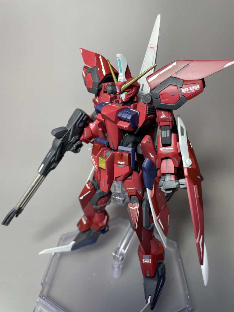 武器を持たせてスタイル変更をしたことで手足が長い異形感が増してて最高ですね。MGを参考にいつものように2色での塗分け