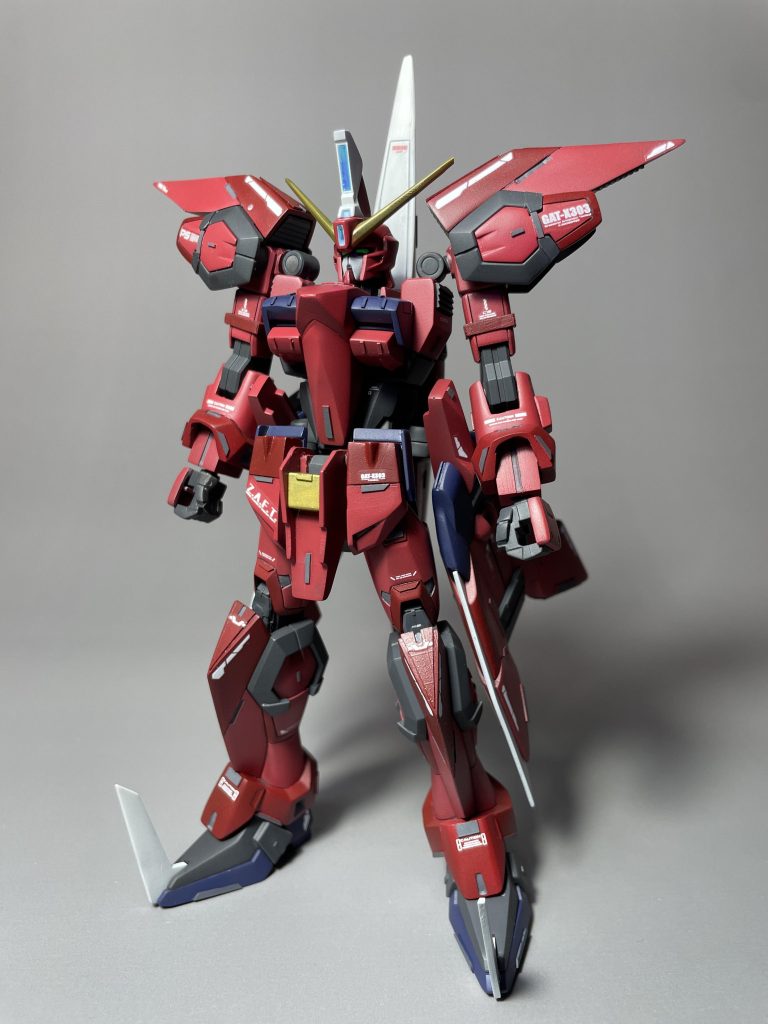 前面改修点・HGイージスで最もかっこ悪い腹周りを新造、サイドバインダーの取り付け方法変更・頭を前に移動・胸を幅詰め・肘、足の付け根~膝をEGに置き換え・腰にボールジョイントを仕込んでスイング可能に・肩の位置を上に・前腕をくりぬいて新造・腰アーマー延長・ディテールアップ