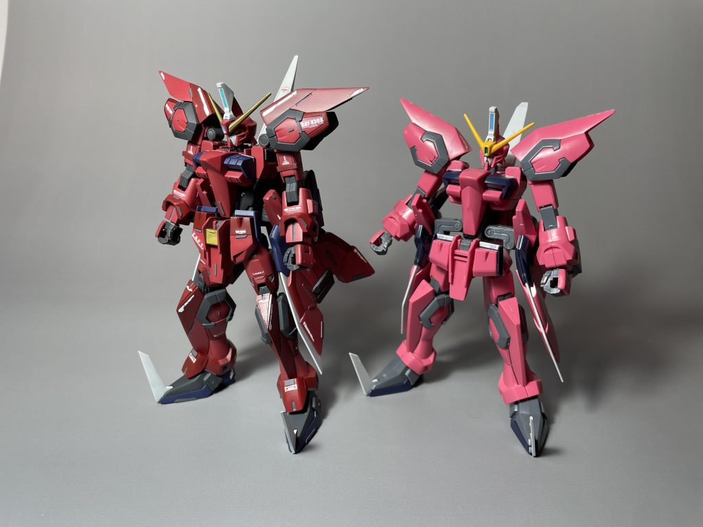 素組のHGと比較滅茶苦茶頑張ってませんか俺!!頭の位置を前に動かしたこと、胸を幅詰めしたこと、腰回りの横幅を詰めたことで理想的なイージスに