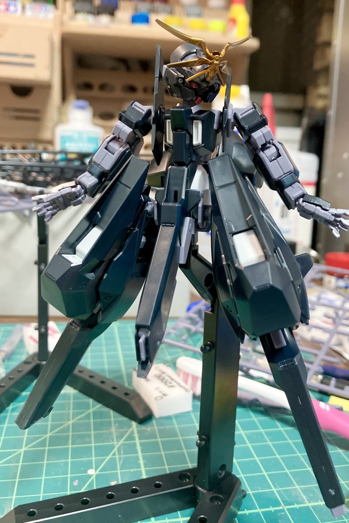 無塗装の仮組サイコブレードだけ塗ってます