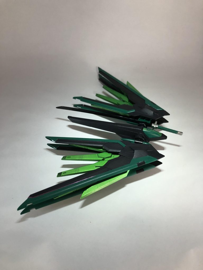 プラウドディフェンダーは特にいじってなくて、カラーを変えたり刀の納刀位置を逆にしたくらいです。